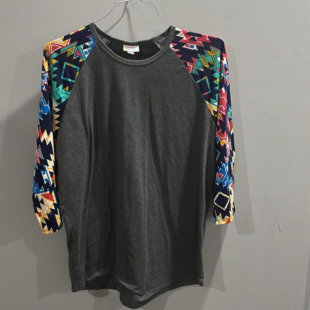 Woman’s Gray Shirt w/ Multicolored Geometric Shaped Sleeves by Lularoe- size 2X